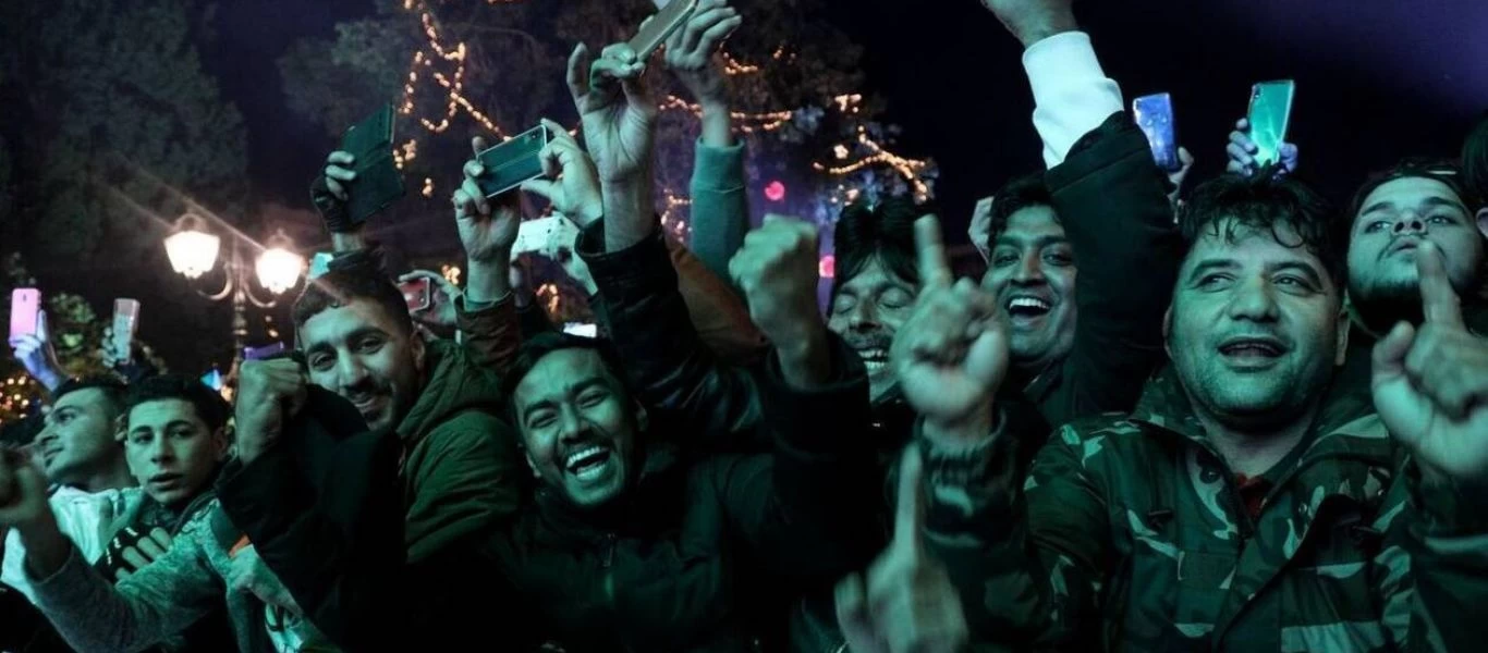 Ψεύτες και επισήμως: Επί έξι ώρες οι Πακιστανοί έκαναν κατάληψη στην Αθήνα - Η κυβέρνηση κοροϊδεύει τους Έλληνες!
